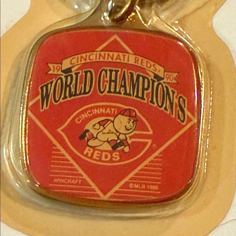 Vintage 1990 WinCraft Cincinnati Reds World Champions Logo Key Ring